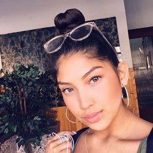 Meet your Posher, Shania